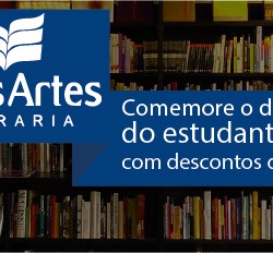 Imagem: Livros ao fundo com tarja azul com a descrição "Belas Artes Livraria. Comemore o dia do estudante com descontos de 15% a 30%"