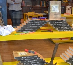 Livraria Belas Artes promoveu o lançamento do livro Destrua este Diário