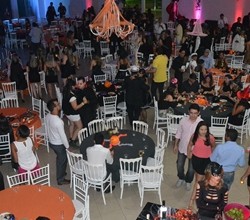 Professores entram no clima do Halloween e vestem fantasias criativas