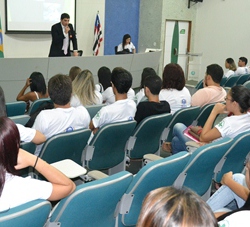 Dia do Biomédico é comemorado com palestras para os alunos