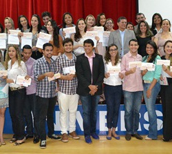 CRO-MA entrega registro provisório a egressos da Universidade Ceuma