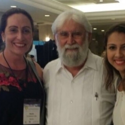 Foto Professoras Sara Fiterman e Lívia Mariane com o Escritor Leonardo Boff 2