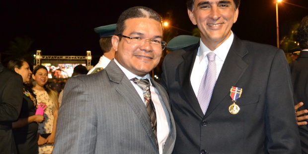 O Tenente-coronel e coordenador do Curso de Direito da Universidade Ceuma, Prof. Silvio mesquita e o Reitor Prof Saulo Martins.