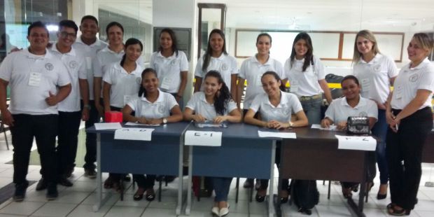 Membros da LAHEN e orientadoras e a Profa. Ana Patrícia Galvão e Tatiana Sobral.