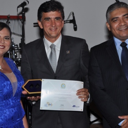 Coordenadora do curso de administração Profa. Aline Mendonça, Reitor Saulo Martins e o Coordenador Adjunto do curso de Administração do Campus Anil Prof. Jailson Mendonça