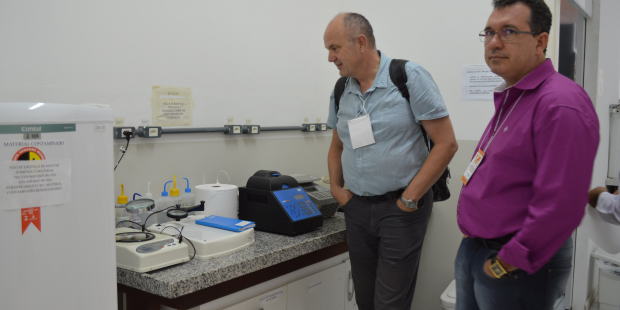 Visita aos laboratórios da Universidade Ceuma