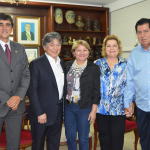 O reitor, Prof. Saulo Martins, Dr. Emerson Honda, Dra. Jolice Benitha Honda, Sra. Ana Lúcia Chaves Fecury e o Dr. Mauro de Alencar Fecury.