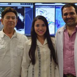 Pai da aluna egressa, Sr. Francisco José de Araújo; a egressa do curso de Eng. Ambiental, Mayara Lucyanne Santos de Araújo e o Prof. Dr. Fabricio Brito Silva